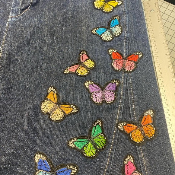 Levi’s Denim skirt with Embroidered butterfly appliqué. - Picture 3 of 3